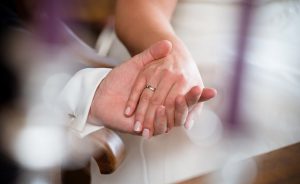 実は強い立場？結婚において女性が《賢い服従者》になるべき理由